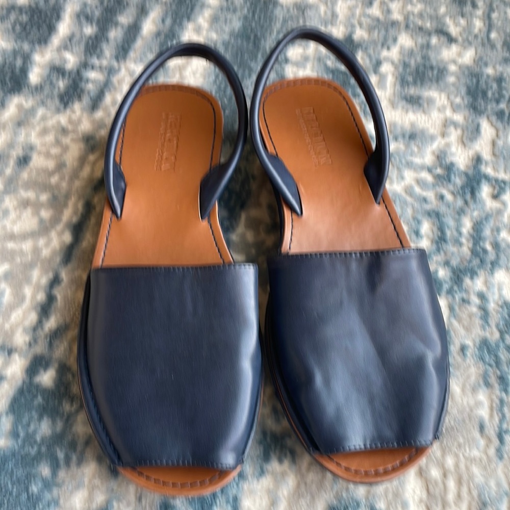 Kenneth Cole navy 7 1/2 sling back platform wedge